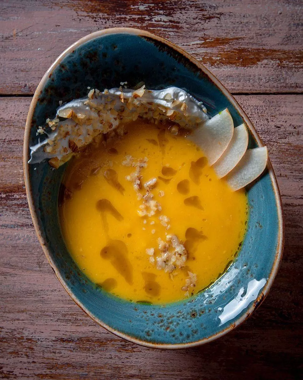 Тыквенный суп с грушей, козьим сыром и грецкими орехами - фотоминиатюра 7