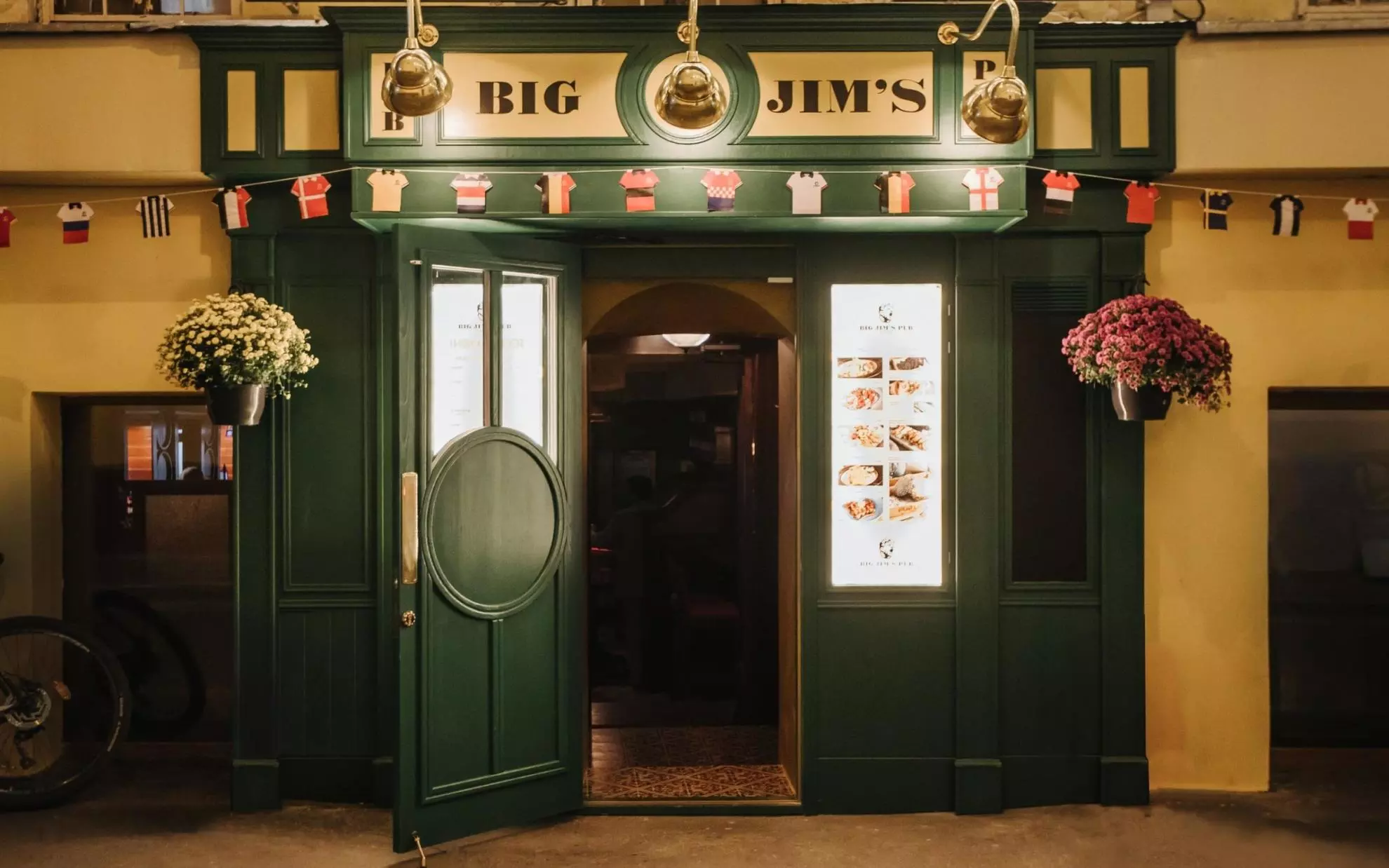 Irish москва. Большая Никитская ирландский паб. Big Jim's pub, Москва. Джим паб на Никитской. Ирландский паб Нижний Новгород.