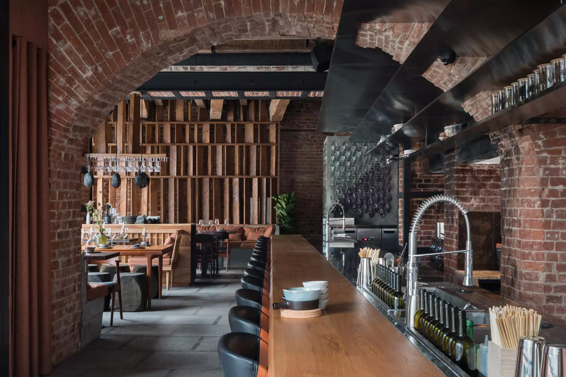 Lucky hall. Лаки Изакая ресторан Москва. Lucky Izakaya Bar ресторан. Lucky Izakaya Bar большая Никитская. Ресторан Лакки Москва.