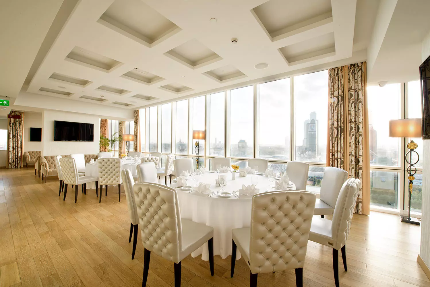 Банкетный зал в центр. Crowne Plaza зал City Lounge. Зал Дорчестер Crowne Plaza. Кроун Плаза банкетный зал. Зал City Lounge отеля Crowne.